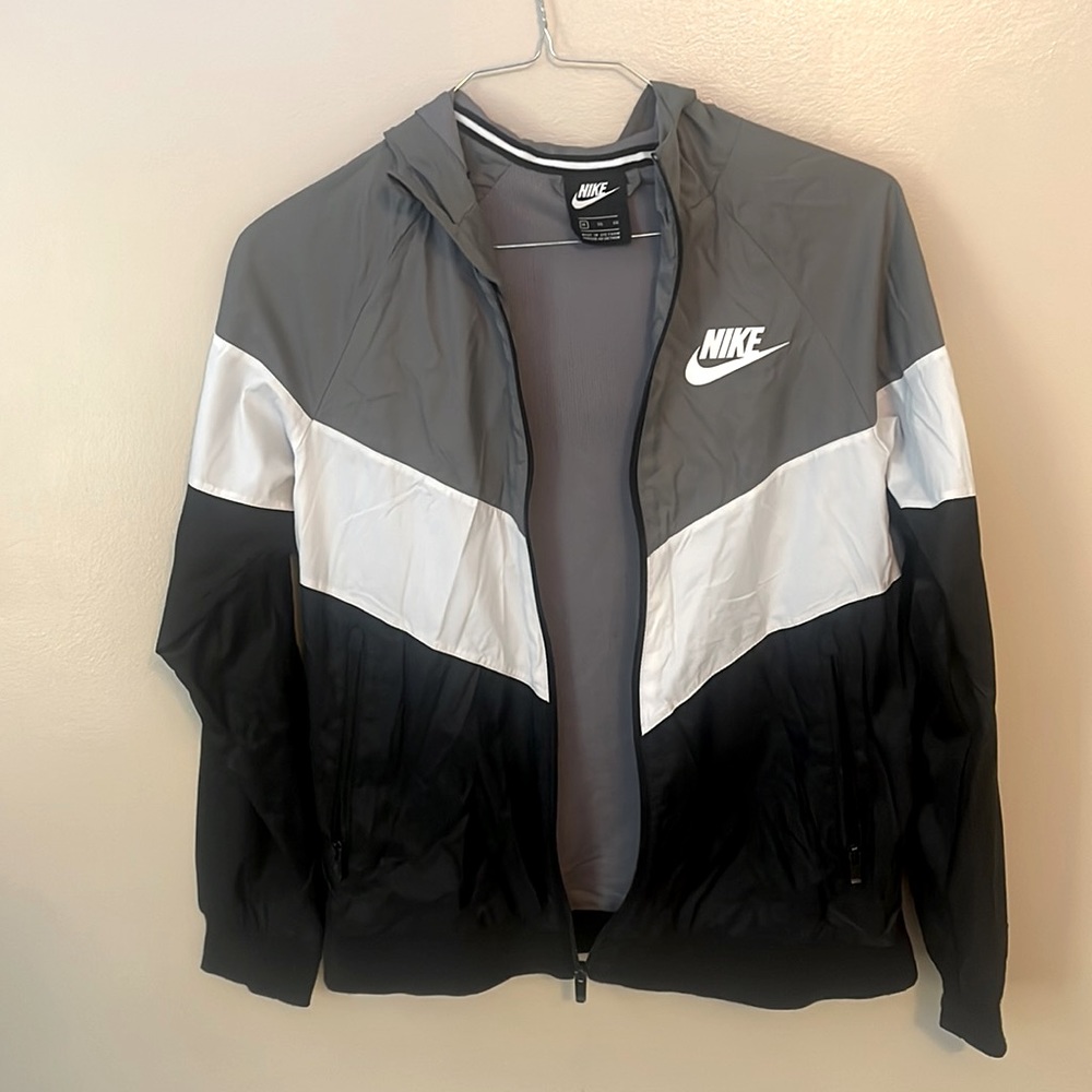 Boys XL Grey/Black/White NIKE windbreaker USED
